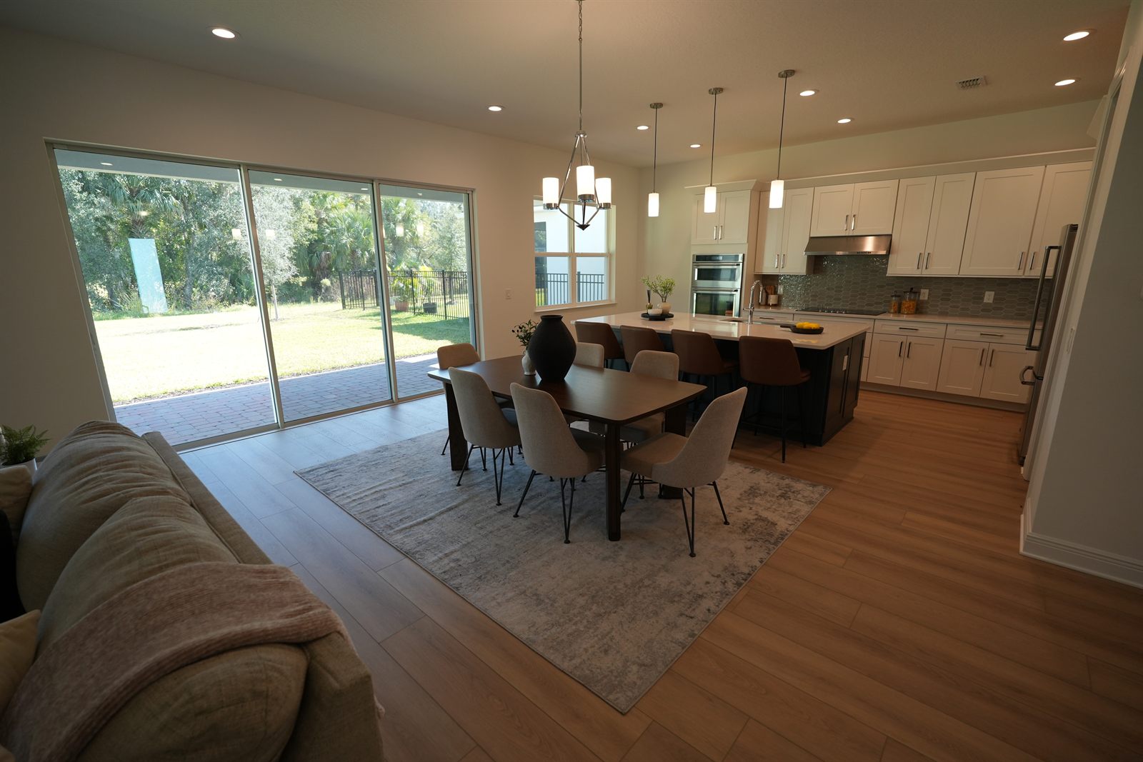Dining & Patio