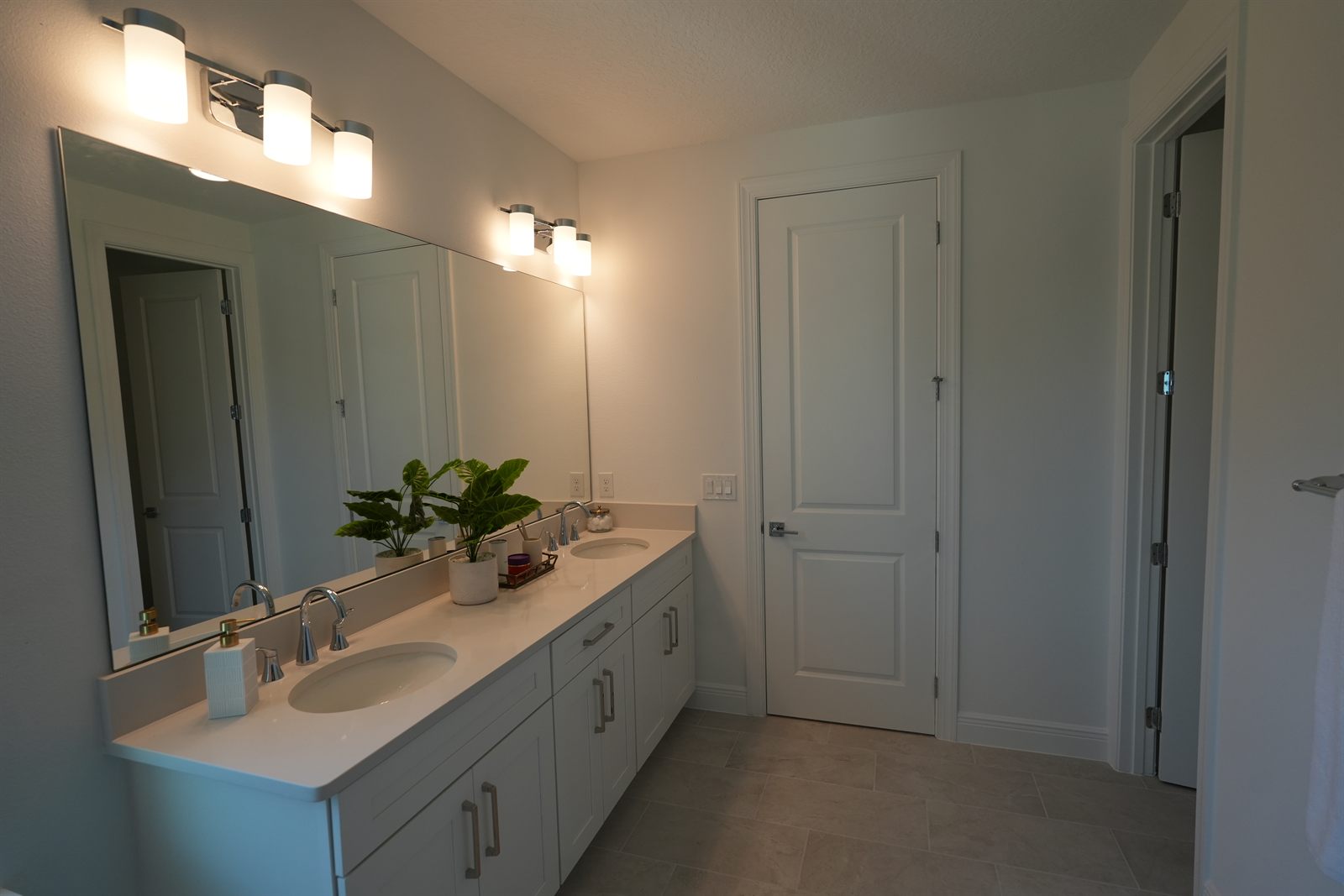 Double Vanity Bath